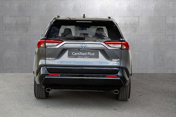 Toyota RAV4 Plug-in Hybrid 3 of 19