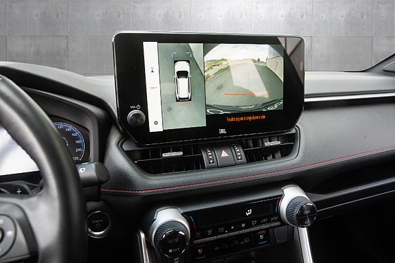 Toyota RAV4 Plug-in Hybrid 12 of 19