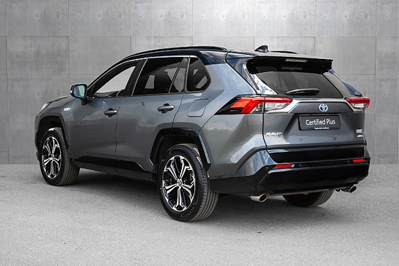 Toyota RAV4 Plug-in Hybrid 2 of 19