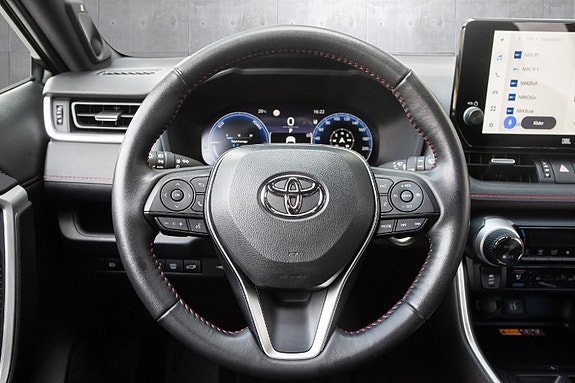 Toyota RAV4 Plug-in Hybrid 9 of 19