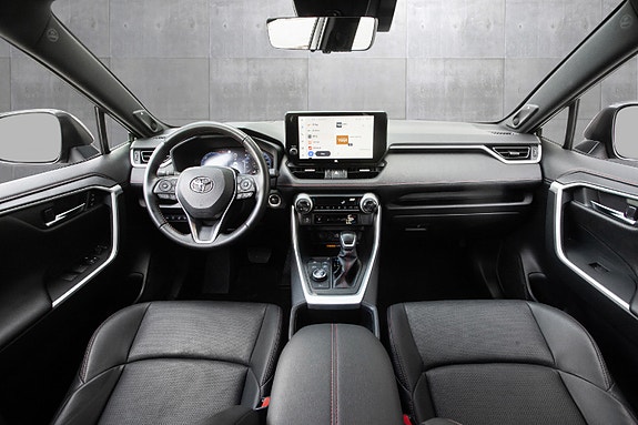 Toyota RAV4 Plug-in Hybrid 7 of 19