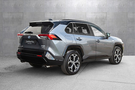 Toyota RAV4 Plug-in Hybrid 4 of 19