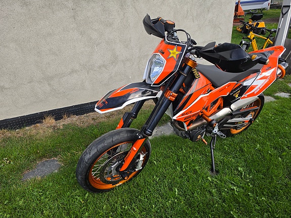 KTM 690 SMC R 4 of 15