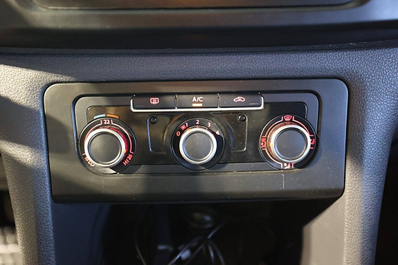 Volkswagen Amarok 16 of 24