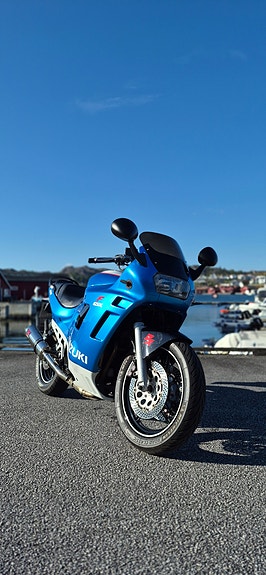Suzuki GSX 600 F 2 of 6