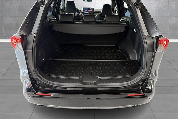 Toyota RAV4 Plug-in Hybrid 14 of 29