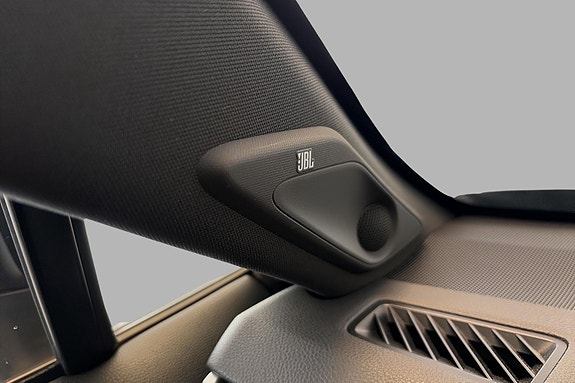 Toyota RAV4 Plug-in Hybrid 26 of 29