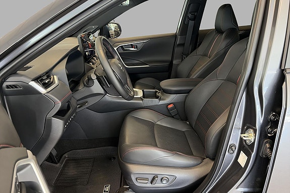 Toyota RAV4 Plug-in Hybrid 11 of 29