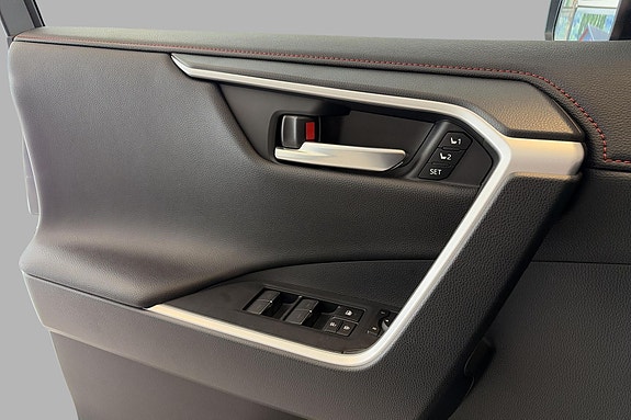 Toyota RAV4 Plug-in Hybrid 28 of 29