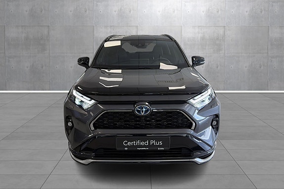 Toyota RAV4 Plug-in Hybrid 8 of 29
