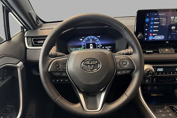 Toyota RAV4 Plug-in Hybrid 19 of 29
