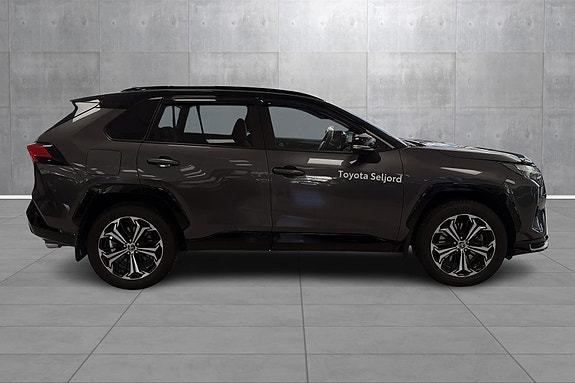 Toyota RAV4 Plug-in Hybrid 6 of 29