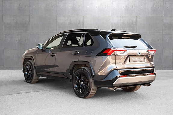 Toyota RAV4 2 of 19