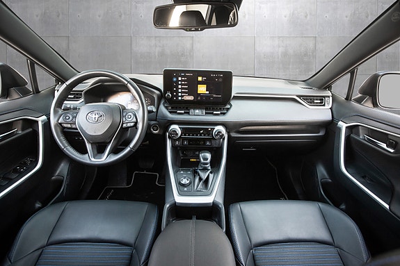 Toyota RAV4 7 of 19