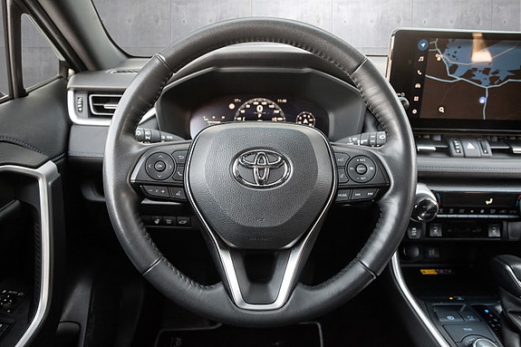 Toyota RAV4 9 of 19