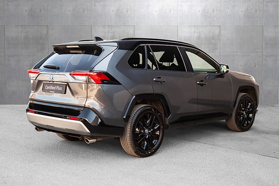 Toyota RAV4 4 of 19