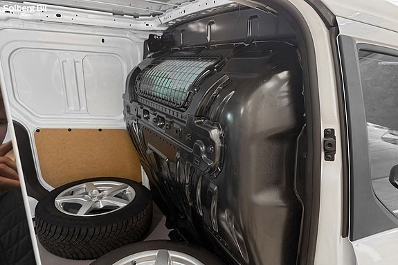 Ford Transit Connect 17 of 28