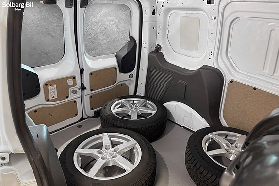 Ford Transit Connect 16 of 28
