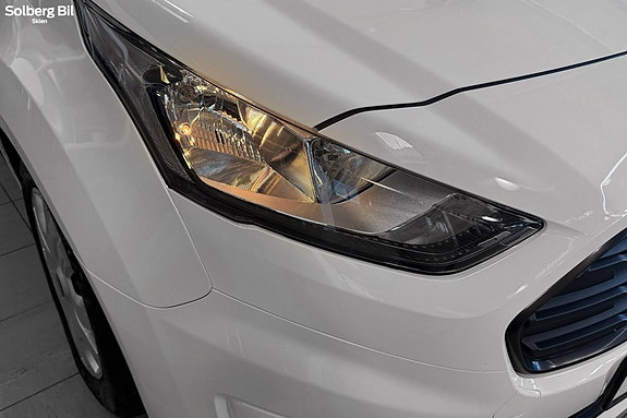 Ford Transit Connect 13 of 28