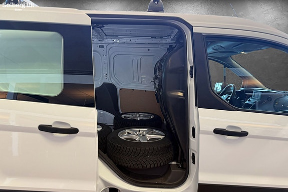 Ford Transit Connect 15 of 28