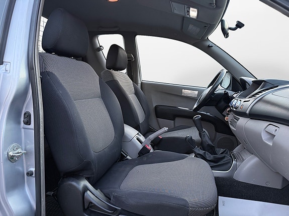 Mitsubishi L200 10 of 21