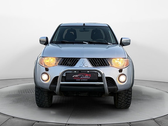 Mitsubishi L200 8 of 21