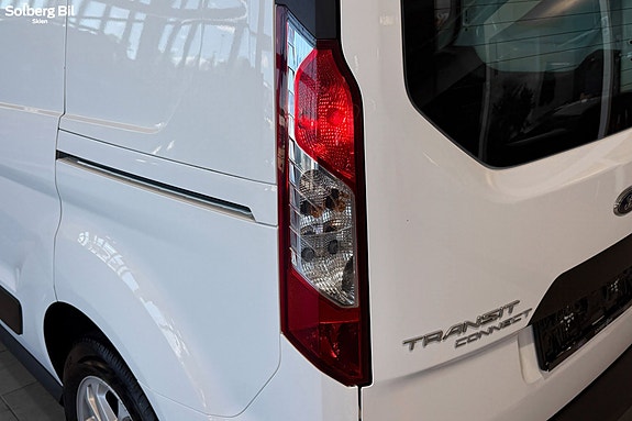 Ford Transit Connect 17 of 30