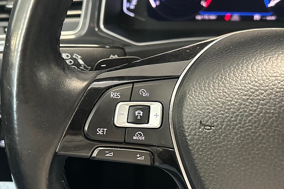 Volkswagen T-Roc 16 of 24