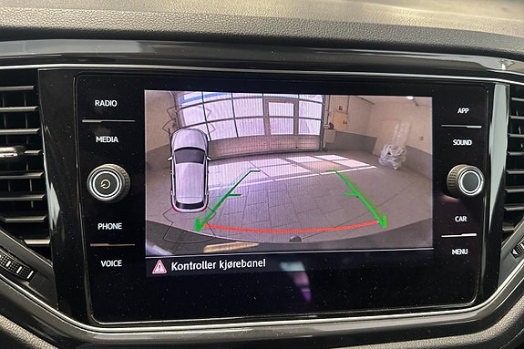 Volkswagen T-Roc 13 of 24