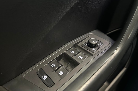 Volkswagen T-Roc 17 of 24