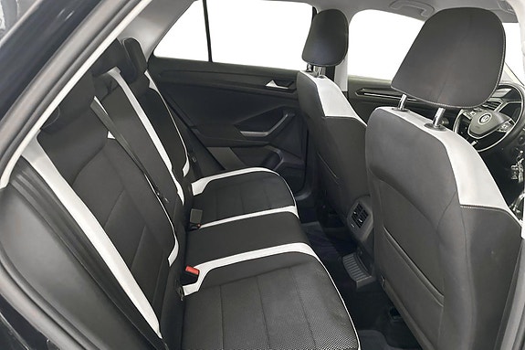 Volkswagen T-Roc 22 of 24