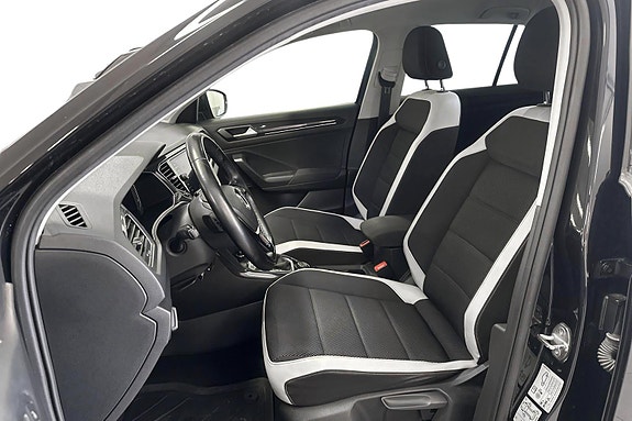 Volkswagen T-Roc 8 of 24