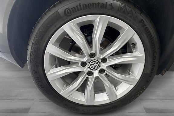 Volkswagen T-Roc 24 of 24