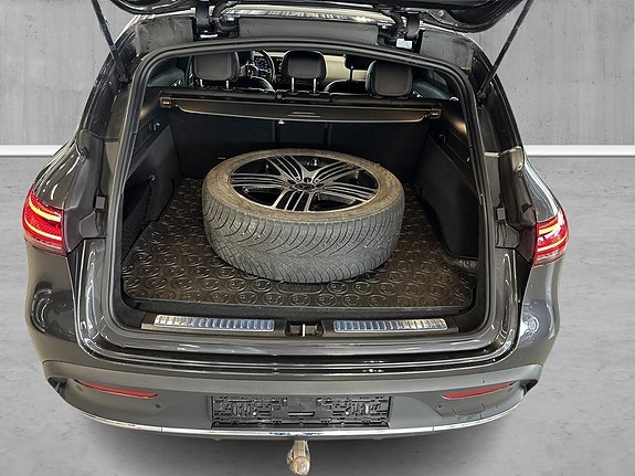 Mercedes-Benz EQC400 24 of 27