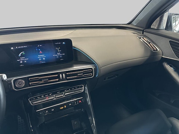 Mercedes-Benz EQC400 18 of 27