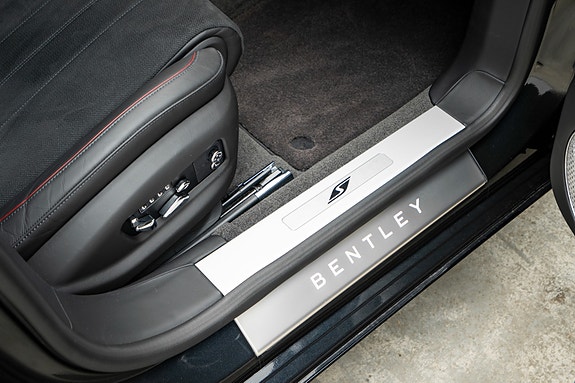Bentley Flying Spur 14 of 30