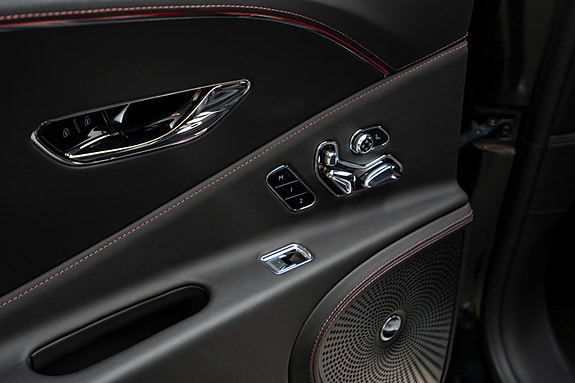 Bentley Flying Spur 19 of 30