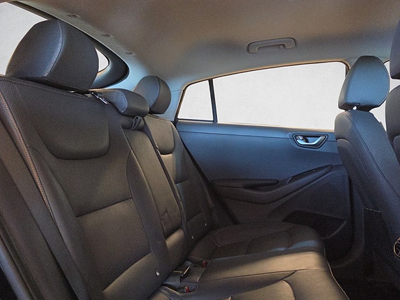 Hyundai IONIQ 12 of 30
