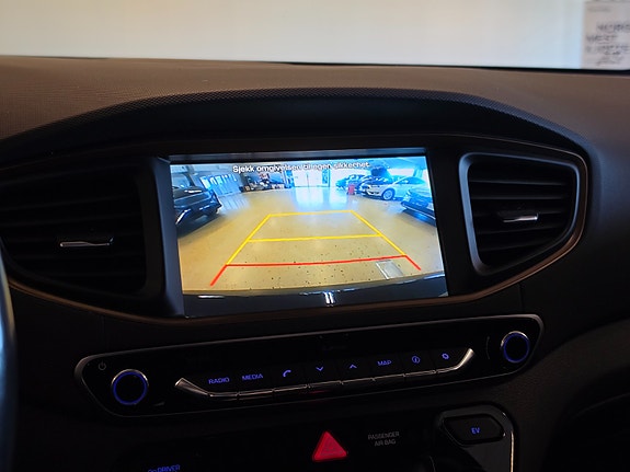 Hyundai IONIQ 27 of 30