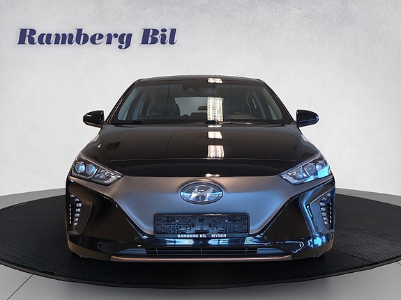 Hyundai IONIQ 8 of 30