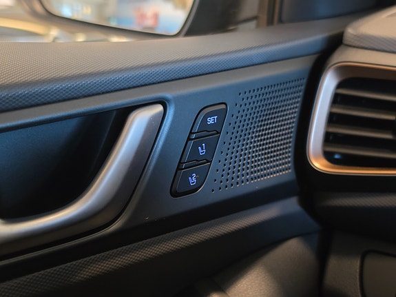 Hyundai IONIQ 24 of 30