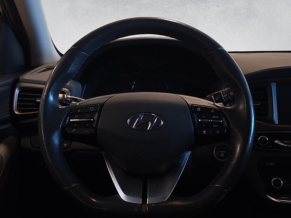 Hyundai IONIQ 16 of 30