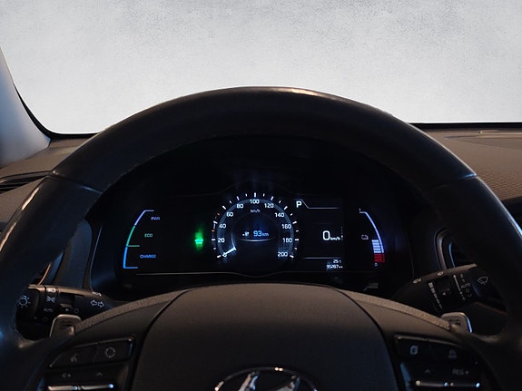 Hyundai IONIQ 17 of 30