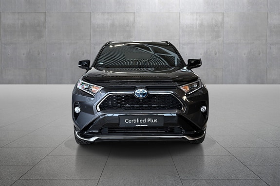 Toyota RAV4 Plug-in Hybrid 8 of 19