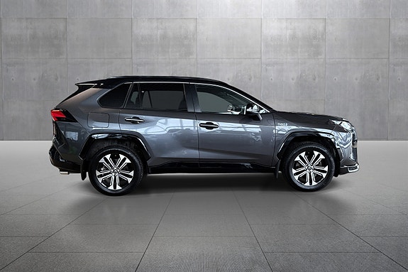 Toyota RAV4 Plug-in Hybrid 6 of 19