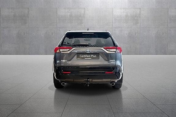 Toyota RAV4 Plug-in Hybrid 4 of 19
