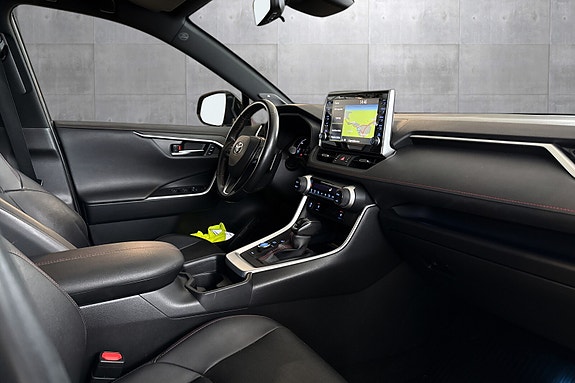 Toyota RAV4 Plug-in Hybrid 15 of 19