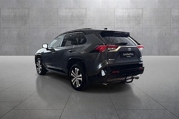 Toyota RAV4 Plug-in Hybrid 3 of 19