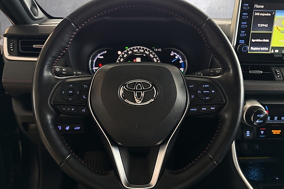Toyota RAV4 Plug-in Hybrid 12 of 19