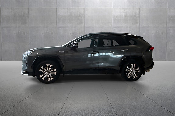 Toyota RAV4 Plug-in Hybrid 2 of 19